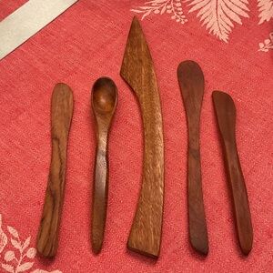 Beautiful handcarved set of 5 charcuterie board serving pieces. Vintage and Mint